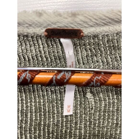 Free People Green Light Weight Ragged Henley sz M ( flaw) - Picture 4 of 7